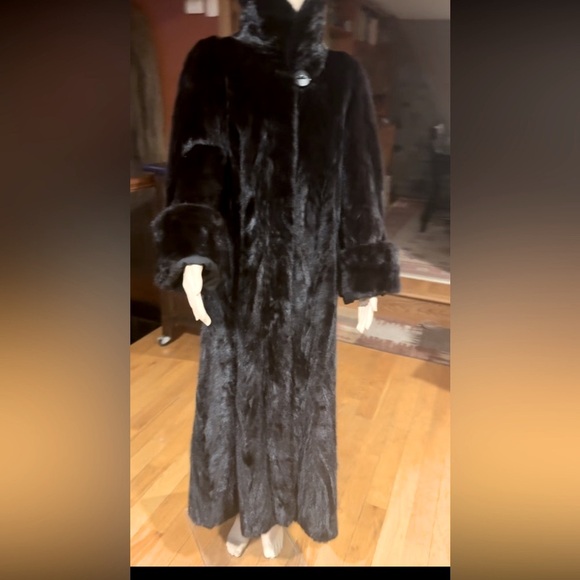 MINK (Real) LONG COAT-NEW COND NEVER WORN💥STUNNING CLASSIC Size M-L Retail $6000 - Picture 8 of 16